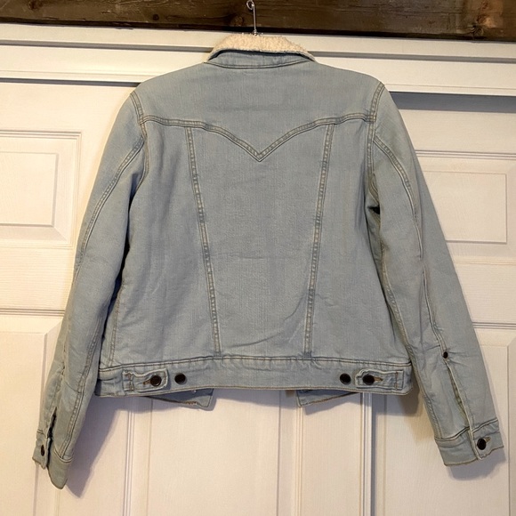 Wrangler Woman’s Sherpa lined denim jacket size S - Picture 4 of 4
